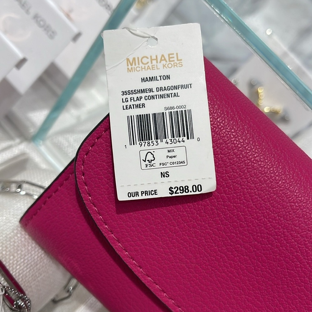 Michael Kors Hamilton Large Leather Flap Continental Wallet
Dragonfruit
NWT - Picture 15 of 16